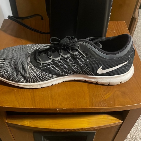 Nike shoes size 9 - Picture 1 of 1